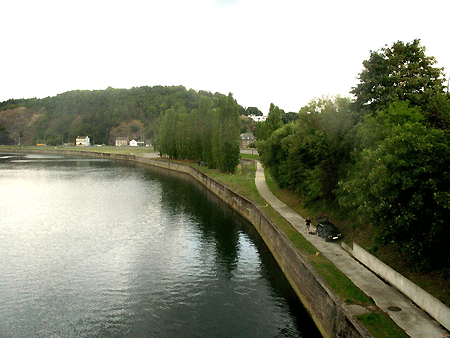 Vue de la Meuse et du RAVeL à l’entrée d’Hermalle-sous-Huy